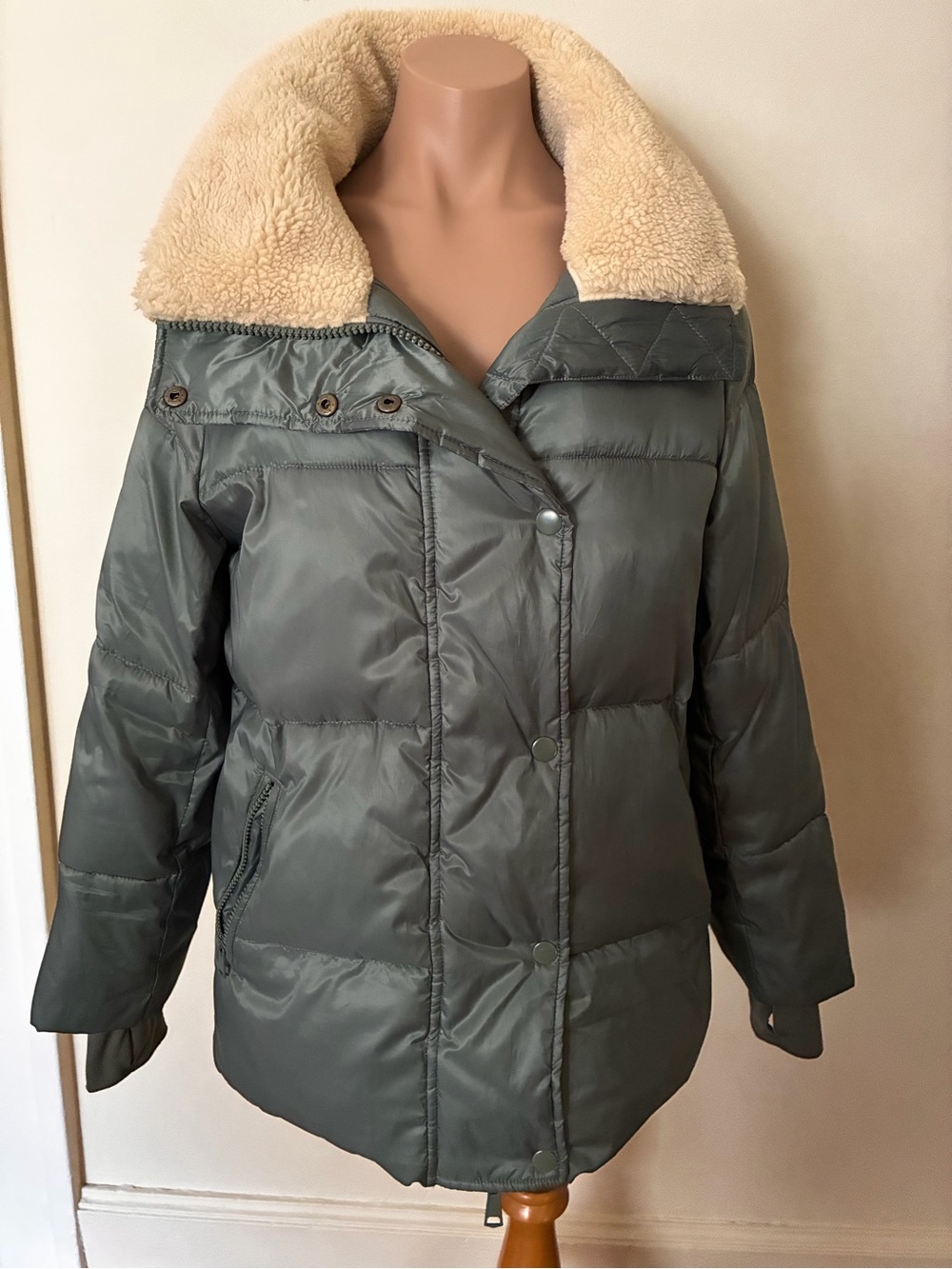 GAP Women's Oversized Puffer Sherpa Collar zip front coat XS - Picture 3 of 6